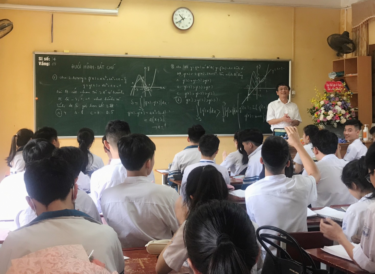 Học trò sôi nổi, hứng thú trong giờ học với Thầy